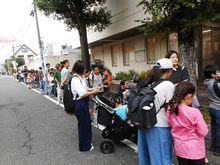 無料券に並ぶ子供の皆さん