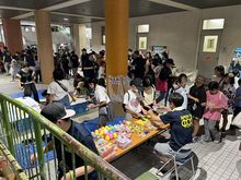 大賑わいの縁日会場