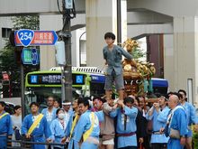 熊野町交差点で